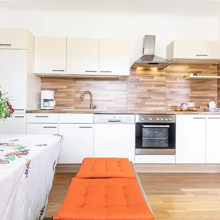 Calm Roof-top Close To Vienna By Jr Apartament Pillichsdorf